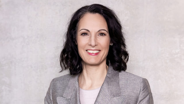 Gina Vargiu-Breuer headshot
