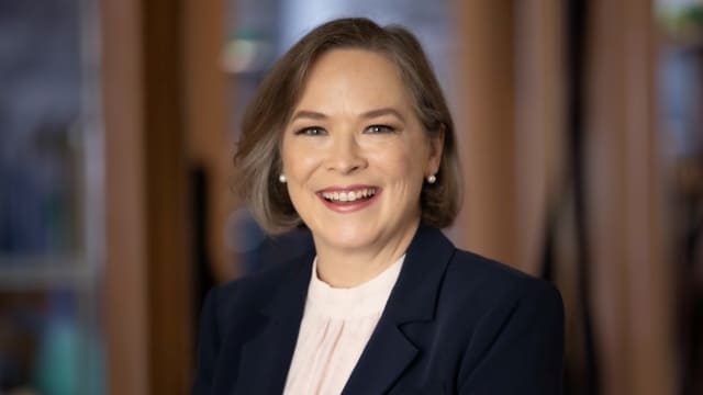Lorie Meola headshot