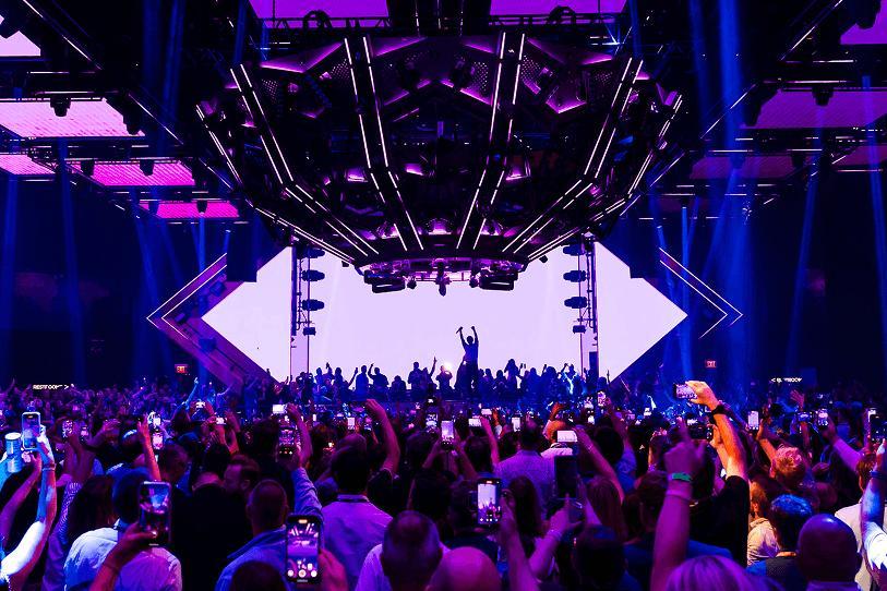 Live at Zouk Nightclub: Grammy®-nominated band