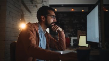 开发人员正在使用 SAP Domain Models 的图像